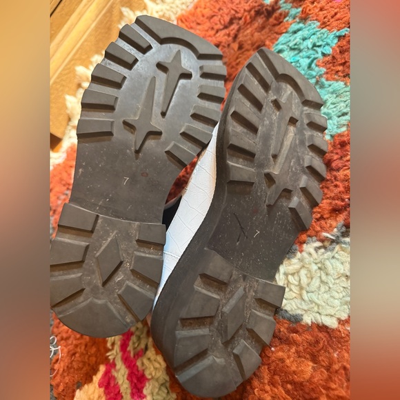 as is intentionally blank chelsea boot - Picture 6 of 7